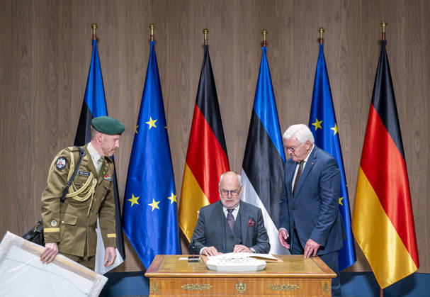 President Steinmeier Meets Alar Karis, President of the Republic of Estonia, Germany, Berlin, June 25, 2026. An Estonian officer presents a framed photo. President Frank-Walter Steinmeier welcomes Alar Karis, President of the Republic of Estonia, who signs the guest book.