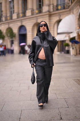 Sabrina Sato, who is pregnant, arrives for a fitting at the Schiaparelli house during Paris Fashion Week (PFW) on September 30, 2026. Pierre Perusseau, Bestimage. A pregnant Sabrina Sato arrives for a fitting at the Schiaparelli house during Paris Fashion Week (PFW) in Paris, France.  Copyright: xPierrexPerusseaux xBestimagexPierrexPerusseaux xBestimagex