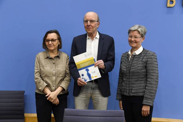 ABB BPK Carmen Scheibenbogen, German hematologist-oncologist and professor of immunology at Berlin’s Charité; Prof. Dr. Norbert Suttorp from the Interdisciplinary Department of Infectious Diseases, Pulmonology, and Critical Care Medicine; Regina Therese Riphahn, a German economist;