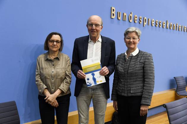 ABB BPK Carmen Scheibenbogen, German hematologist-oncologist and professor of immunology at Berlin’s Charité; Prof. Dr. Norbert Suttorp from the Interdisciplinary Department of Infectious Diseases, Pulmonology, and Critical Care Medicine; Regina Therese Riphahn, a German economist;