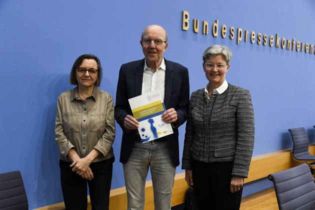 ABB BPK Carmen Scheibenbogen, German hematologist-oncologist and professor of immunology at Berlin’s Charité; Prof. Dr. Norbert Suttorp from the Interdisciplinary Department of Infectious Diseases, Pulmonology, and Critical Care Medicine; Regina Therese Riphahn, a German economist;