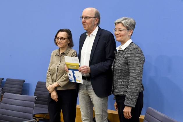 ABB BPK Carmen Scheibenbogen, German hematologist-oncologist and professor of immunology at Charité in Berlin; Prof. Dr. Norbert Suttorp from the Interdisciplinary Group for Infectious Diseases, Pulmonology, and Critical Care Medicine; Regina Therese Riphahn, a German economist. Top