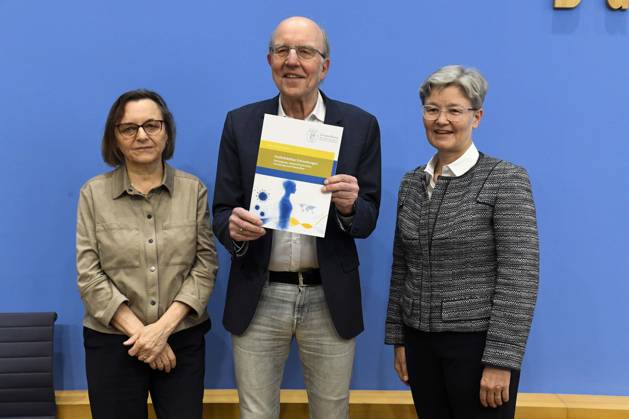 ABB BPK Carmen Scheibenbogen, German hematologist-oncologist and professor of immunology at Berlin’s Charité; Prof. Dr. Norbert Suttorp from the Interdisciplinary Group for Infectious Diseases, Pulmonology, and Critical Care Medicine; Regina Therese Riphahn, a German economist, pres