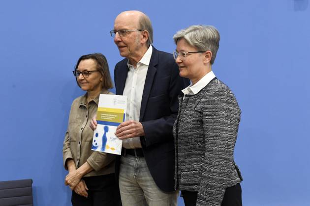 ABB BPK Carmen Scheibenbogen, German hematologist-oncologist and professor of immunology at Berlin’s Charité; Prof. Dr. Norbert Suttorp from the Interdisciplinary Group for Infectious Diseases, Pulmonology, and Critical Care Medicine; Regina Therese Riphahn, a German economist, pres