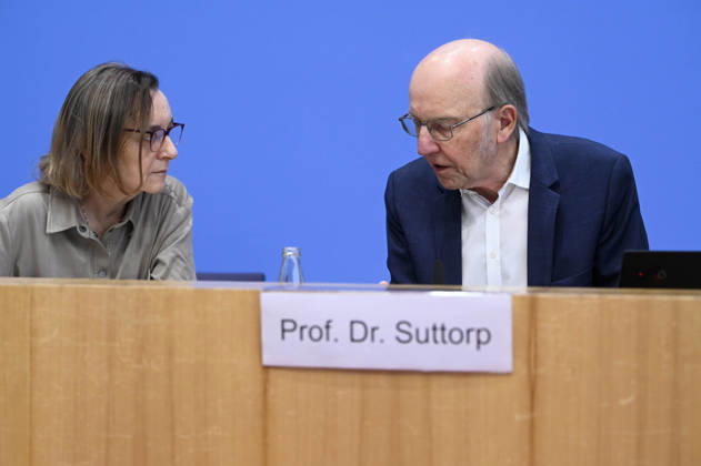 ABB BPK Carmen Scheibenbogen, a German hematologist-oncologist and professor of immunology at Charité in Berlin; Prof. Dr. Norbert Suttorp from the Interdisciplinary Group for Infectious Diseases, Pulmonology, and Critical Care Medicine Topic: Presentation of a Report on Post-Infectious Diseases—Care, Research, and Prevention, Using Long COVI