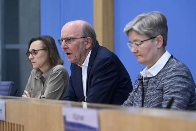 ABB BPK Carmen Scheibenbogen, German hematologist-oncologist and professor of immunology at Berlin’s Charité; Prof. Dr. Norbert Suttorp from the Interdisciplinary Group for Infectious Diseases, Pulmonology, and Critical Care Medicine; Regina Therese Riphahn, a German economist; Topi