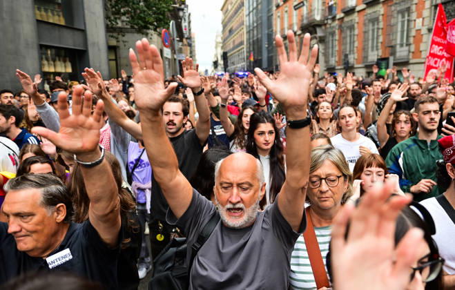 October 2, 2026, Madrid, Madrid, SPAIN: Tenants and housing activists gather outside the Congress of Deputies in Madrid during a demonstration called by the Sindicato de Inquilinas e Inquilinos de Madrid. The protest takes place on the Spanish Parliament votes on two Royal Decree-Laws on housing: one concerning measures to protect the social function of housing and increase affordable housing supply, and another aimed at strengthening the stability of habitual rental contracts. The demonstration was organized to pressure lawmakers during the vote. Junts had announced its opposition to the measures, while PP and Vox were also expected to vote against them. Madrid SPAIN  - ZUMAz108 20261002_znp_z108_007 Copyright: xRichardxZubelzux