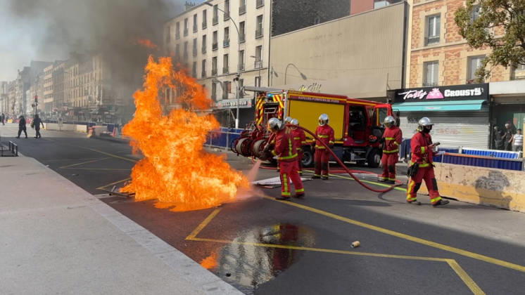 Clashes During Student Protest - Pantin Videograbs - Clashes between students and police during a student protest in Pantin, near Paris, France, on October 2, 2026. Since late September, students have been organizing protests outside their schools to highlight various issues, ranging from class schedules and class sizes to teacher shortages and excessive heat in classrooms during this year’s heat waves. These protests began in Île-de-France, the Paris region, but have now spread to other cities across the country. Photo by CLPRESS ABACAPRESS.COM Pantin France  Copyright: xCLPRESS ABACAx