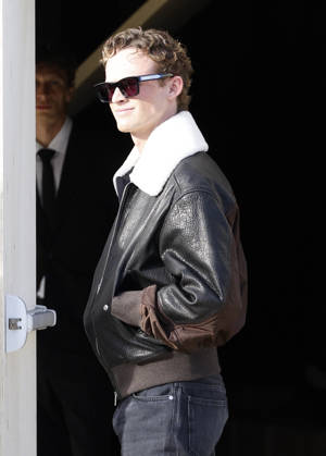 Anson Boon arrives at the Givenchy Spring Summer 2027 Women’s Ready-to-Wear fashion show during Paris Fashion Week (PFW) in Paris, France, on October 2, 2026. Christophe Aubert, Bestimage. Arrivals at the Givenchy Spring Summer 2026 Women’s Ready-to-Wear fashion show at Paris Fashion Week (PFW) on October 2, 2026 Copyright: xChristophexAubertx xBestimagexChristophexAubertx xBestimagex