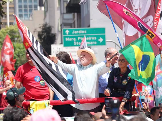 RECORD DATE NOT STATED Lula takes a walk along Paulista Avenue and continues along Augusta Street. Sao Paulo (SP), October 3, 2026 2026 Elections Lula President and candidate for re-election Luiz Inacio Lula da Silva (PT) participates in a walk on Paulista Avenue, in Sao Paulo, in the last campaign event before the first round of elections. The mobilization continues along Augusta Street towards Roosevelt Square. Lula is accompanied by allies, including Fernando Haddad, Geraldo Alckmin, Marina Silva, and Simone Tebet.(Foto: Leco Viana Thenews2 imago images) Lula takes a walk along Paulista Avenue and continues along Augusta Street. Copyright: xLecoxVianax