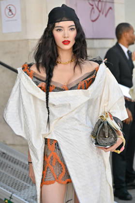 PFW Vivienne Westwood Outside Arrivals Guest arriving at the Vivienne Westwood show during Paris Fashion Week, in Paris, France on 3 October 2026. Photo by Julien Reynaud APS-Medias ABACAPRESS.COM Paris France Copyright: xReynaudxJulien APS-Medias ABACAx