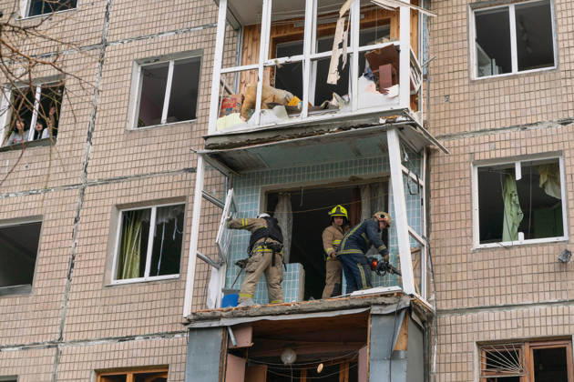 Russian missile attack on Ukraine s Kharkiv KHARKIV, UKRAINE - OCTOBER 5: Firefighters and emergency service workers operate at the site of a residential building struck by a guided bomb in Kharkiv, Ukraine on October 5, 2026. A guided bomb hit a residential building, killing at least two people and injuring over 30 others. The strike destroyed several parked vehicles and damaged more than 40 surrounding houses, with search, rescue, and cleanup operations ongoing by police, firefighters, and volunteers. Carlo Bravo Anadolu Kharkiv Ukraine. Editorial use only. Please get in touch for any other usage.  Copyright: x2026xAnadoluxCarloxBravox