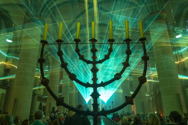 Essen Light Festival, downtown, Licht Segen Lumen Cantus, a laser show synchronized to music at Essen Cathedral, by lighting designer Manfred Olma, accompanied by live organ music, North Rhine-Westphalia, Germany, Essen Light Festival
