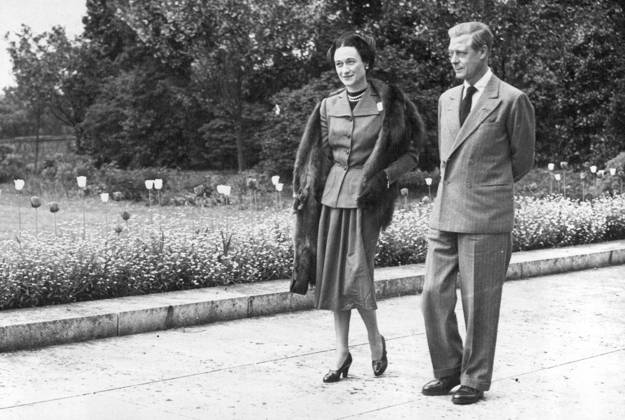 Duke And Duchess of Windsor Arrive In England. The Duke and Duchess of Windsor have arrived from the United States for a three weak stay in England, after which they are expected to spend a holiday in the south of France. During their stay in this county the Duke and Duchess will reside at Charters , one of the show places of southern England, placed at their disposal by Mrs. Frank Parkinson, widow of the late owner. Charters was built in 1938 by Mr. Frank Parkinson, millionaire electrical engineer, who died and grounds a residence of modern design and beauty. June 04, 1947. (Photo by Sport and General Press Agency Limited).  Copyright: xSportxandxGeneralxPressxAgencyxLimitedx 5513-71272522