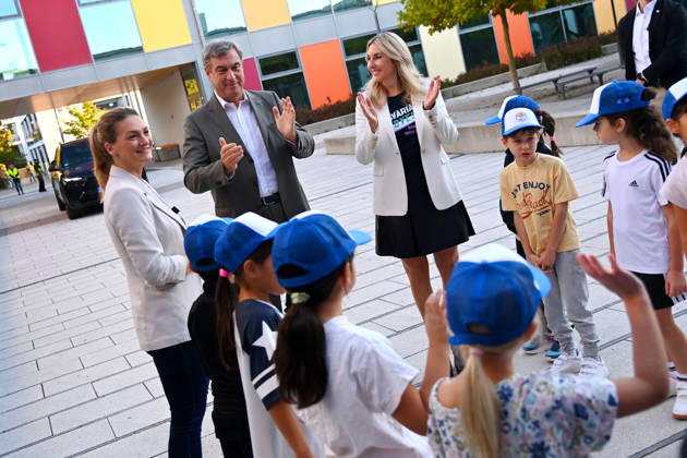 Markus SOEDER, Minister-President of Bavaria and CSU Chairman, visited the Sports Elementary School on Margarethe Danzi Street in Munich on October 6, 2026, together with Health Minister Judith Gerlach and Minister of Education and Cultural Affairs Anna Stolz, to learn more about successful prevention and health promotion in everyday school life ahead of t