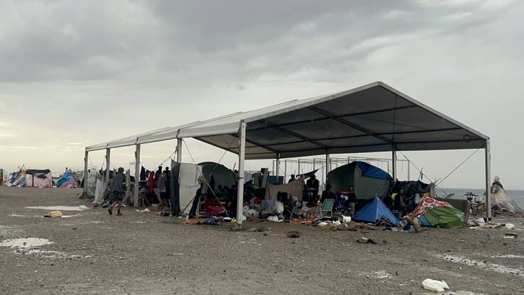 Migrants Camp on the Guano Esplanade in Ceuta, Awaiting Transfer Several migrants await transfer on the Guano Esplanade, October 6, 2026, in Ceuta, Spain. Following the eviction from El Trampolín, some migrants have begun camping on the Guano esplanade, where they await transfer to reception centers. OCTOBER 6, 2026. Gabriela Sardá Nún. Ceuta, Spain.  Copyright: xGabrielaxSardaxNunezx 7824233