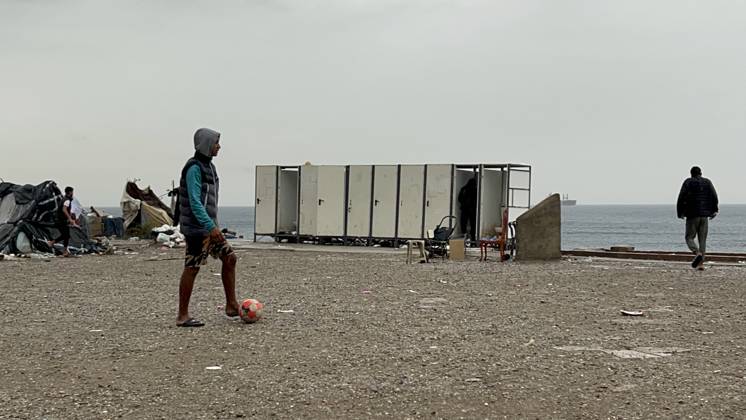 Migrants Camp on the Guano Esplanade in Ceuta, Awaiting Transfer Several migrants await transfer on the Guano Esplanade, October 6, 2026, in Ceuta, Spain. Following the eviction from El Trampolín, some migrants have begun camping on the Guano esplanade, where they await transfer to reception centers. OCTOBER 6, 2026. Gabriela Sardá Nún. Ceuta, Spain.  Copyright: xGabrielaxSardaxNunezx 7824236