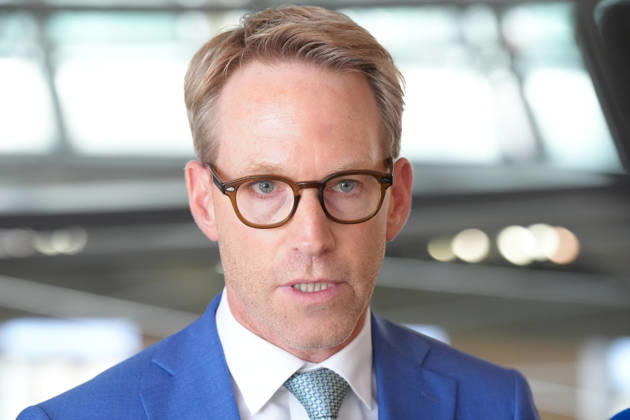 Statement by the Chair of the Parliamentary Oversight Committee on the Arrest of August Hanning: Marc Henrichmann, Chair of the Bundestag’s Parliamentary Oversight Committee (PKGr), is pictured during a press statement on the arrest of former BND Director Hanning, Berlin, October 6, 2026, Berlin, Berlin, Germany