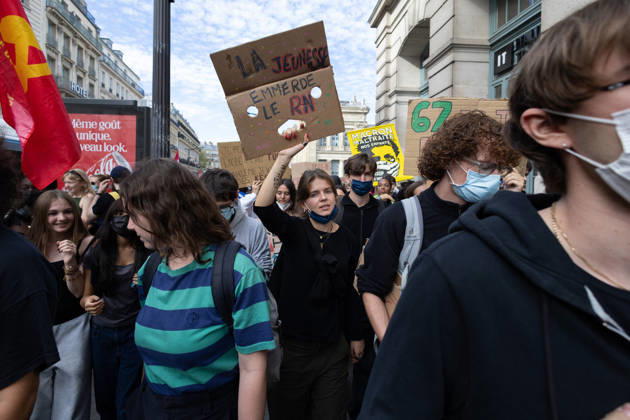 Student Demonstration - Paris RL Protesters hold signs as they take part in a demonstration as part of a nationwide day of actions called by high-school students, joined by unions and teachers, who for days have been demanding better learning conditions in protests punctuated by violent confrontations in Paris on October 6, 2026. Photo by Raphael Lafargue ABACAPRESS.COM Paris France Copyright: xLafarguexRaphael ABACAx