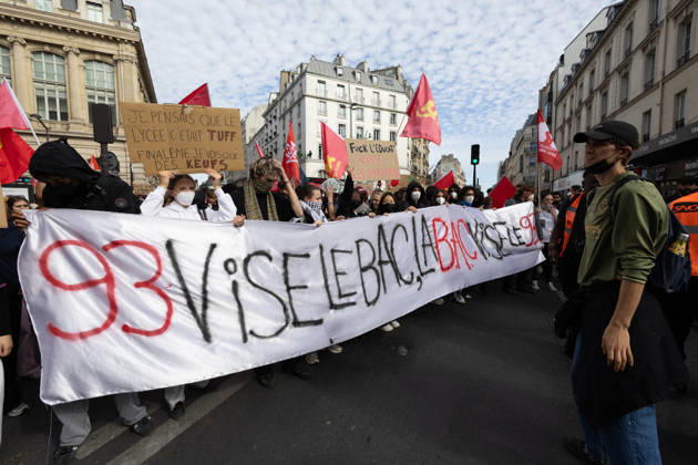 Student Demonstration - Paris RL Protesters hold signs as they take part in a demonstration as part of a nationwide day of actions called by high-school students, joined by unions and teachers, who for days have been demanding better learning conditions in protests punctuated by violent confrontations in Paris on October 6, 2026. Photo by Raphael Lafargue ABACAPRESS.COM Paris France Copyright: xLafarguexRaphael ABACAx