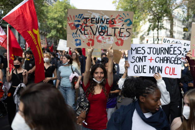 Student Demonstration - Paris RL Protesters hold signs as they take part in a demonstration as part of a nationwide day of actions called by high-school students, joined by unions and teachers, who for days have been demanding better learning conditions in protests punctuated by violent confrontations in Paris on October 6, 2026. Photo by Raphael Lafargue ABACAPRESS.COM Paris France Copyright: xLafarguexRaphael ABACAx