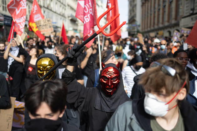 Student Demonstration - Paris RL Protesters hold signs as they take part in a demonstration as part of a nationwide day of actions called by high-school students, joined by unions and teachers, who for days have been demanding better learning conditions in protests punctuated by violent confrontations in Paris on October 6, 2026. Photo by Raphael Lafargue ABACAPRESS.COM Paris France Copyright: xLafarguexRaphael ABACAx