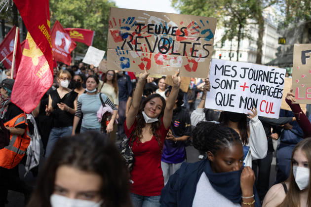 Student Demonstration - Paris RL Protesters hold signs as they take part in a demonstration as part of a nationwide day of actions called by high-school students, joined by unions and teachers, who for days have been demanding better learning conditions in protests punctuated by violent confrontations in Paris on October 6, 2026. Photo by Raphael Lafargue ABACAPRESS.COM Paris France Copyright: xLafarguexRaphael ABACAx