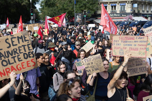 Student Demonstration - Paris RL Protesters hold signs as they take part in a demonstration as part of a nationwide day of actions called by high-school students, joined by unions and teachers, who for days have been demanding better learning conditions in protests punctuated by violent confrontations in Paris on October 6, 2026. Photo by Raphael Lafargue ABACAPRESS.COM Paris France Copyright: xLafarguexRaphael ABACAx