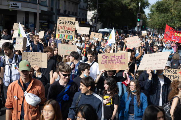 Student Demonstration - Paris RL Protesters hold signs as they take part in a demonstration as part of a nationwide day of actions called by high-school students, joined by unions and teachers, who for days have been demanding better learning conditions in protests punctuated by violent confrontations in Paris on October 6, 2026. Photo by Raphael Lafargue ABACAPRESS.COM Paris France Copyright: xLafarguexRaphael ABACAx