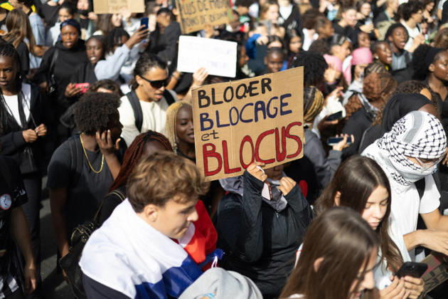 Student Demonstration - Paris RL Protesters hold signs as they take part in a demonstration as part of a nationwide day of actions called by high-school students, joined by unions and teachers, who for days have been demanding better learning conditions in protests punctuated by violent confrontations in Paris on October 6, 2026. Photo by Raphael Lafargue ABACAPRESS.COM Paris France Copyright: xLafarguexRaphael ABACAx