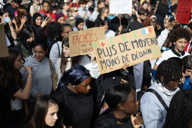 Student Demonstration - Paris RL Protesters hold signs as they take part in a demonstration as part of a nationwide day of actions called by high-school students, joined by unions and teachers, who for days have been demanding better learning conditions in protests punctuated by violent confrontations in Paris on October 6, 2026. Photo by Raphael Lafargue ABACAPRESS.COM Paris France Copyright: xLafarguexRaphael ABACAx