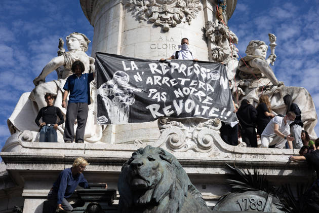 Student Demonstration - Paris RL Protesters hold signs as they take part in a demonstration as part of a nationwide day of actions called by high-school students, joined by unions and teachers, who for days have been demanding better learning conditions in protests punctuated by violent confrontations in Paris on October 6, 2026. Photo by Raphael Lafargue ABACAPRESS.COM Paris France Copyright: xLafarguexRaphael ABACAx