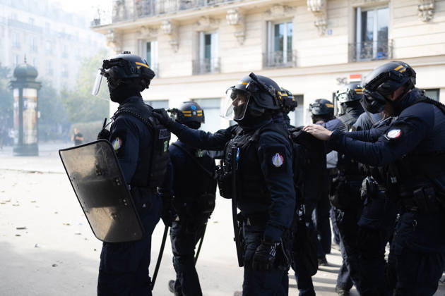 Student Demonstration - Paris RL Police forces and protesters clashes on the place de la nation on the sidelines of the students protest against the current state of public education, once again, on October 6, 2026, in Paris, France. They demand more resources for the national education system, and raise against the far right party - le Rassemblement National. Photo by Raphael Lafargue ABACAPRESS.COM Paris France Copyright: xLafarguexRaphael ABACAx