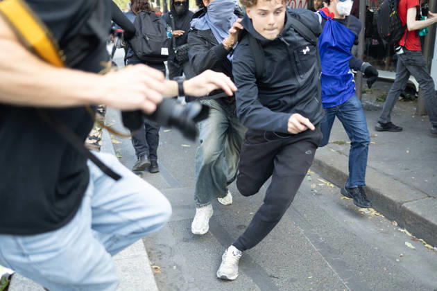 Student Demonstration - Paris RL Police forces and protesters clashes on the place de la nation on the sidelines of the students protest against the current state of public education, once again, on October 6, 2026, in Paris, France. They demand more resources for the national education system, and raise against the far right party - le Rassemblement National. Photo by Raphael Lafargue ABACAPRESS.COM Paris France  Copyright: xLafarguexRaphael ABACAx