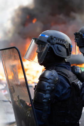 Student Demonstration - Paris RL Police forces next to burning barricades. Police forces and protesters clashes on the place de la nation on the sidelines of the students protest against the current state of public education, once again, on October 6, 2026, in Paris, France. They demand more resources for the national education system, and raise against the far right party - le Rassemblement National. Photo by Raphael Lafargue ABACAPRESS.COM Paris France  Copyright: xLafarguexRaphael ABACAx