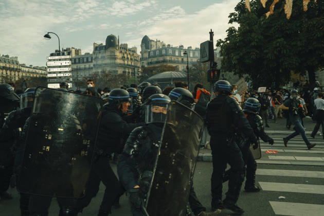 Paris Students Protest Education Conditions Riot police move in formation across a street in Paris, France, on October 6, 2026. France s Interior Ministry said 256,000 people marched nationwide, including 56,000 in Paris, during the student-led day of action over school conditions. High school students called for more education funding and staff, smaller classes and improved facilities, with teachers, parents and unions joining demonstrations. Paris Ile de France France Copyright: xDavoodxMaeilix
