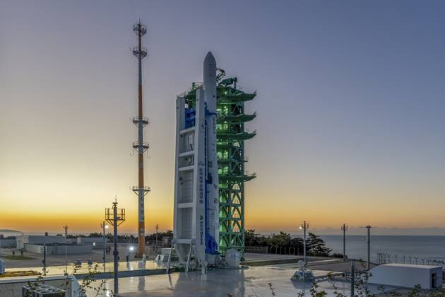 October 7, 2026, Goheung, South Jeolla, SOUTH KOREA: Oct 7, 2026-Goheung, South Korea-South Korea s homegrown Nuri rocket stands on a launchpad at the Naro Space Center in Goheung, about 400 kilometers south of Seoul, ahead of its fifth launch on Oct. 7, 2026. Korea will launch its homegrown Nuri rocket at 12:25 p.m. on Wednesday, Korea AeroSpace Administration (KASA) announced. It is set to take off from the Naro Space Center in Goheung County, South Jeolla. Goheung SOUTH KOREA - ZUMAs168 20261007_zih_s168_006 Copyright: xKoreaxAerospacexAdministrationx