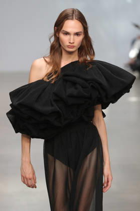 PFW - CFCL Runway A model walks the runway during the CFCL Ready to Wear Fall Winter 2026-2027 fashion show as part of Paris Fashion Week on March 10, 2026 in Paris, France. Photo by Alain-Gil Gonzalez ABACAPRESS.COM Paris France  Copyright: xGonzalezxAlain-Gil ABACAx