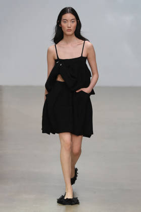 PFW - CFCL Runway A model walks the runway during the CFCL Ready to Wear Fall Winter 2026-2027 fashion show as part of Paris Fashion Week on March 10, 2026 in Paris, France. Photo by Alain-Gil Gonzalez ABACAPRESS.COM Paris France  Copyright: xGonzalezxAlain-Gil ABACAx