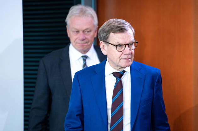 61st Meeting of the Federal Cabinet – Current News, October 7, 2026, Berlin, Dr. Johann David Wadephul, Federal Minister for Foreign Affairs, enters the Cabinet Chamber; in the background, Alois Rainer, Federal Minister of Food, Agriculture, and Homeland Affairs, prior to the Cabinet meeting; Federal Cabinet meeting at the Federal Chancellery in Berlin, Berlin, Germany