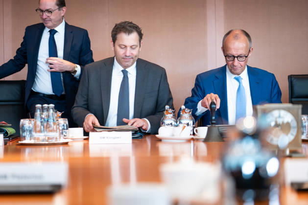 61st Meeting of the Federal Cabinet – Latest News, October 7, 2026, Berlin: Federal Chancellor Friedrich Merz (CDU), Lars Klingbeil, Federal Minister of Finance and Vice Chancellor, and Alexander Dobrindt, Federal Minister of the Interior, who is just taking his seat at the cabinet table. Ahead of the cabinet meeting, a session of the Federal Cabinet at the Federal Chanc