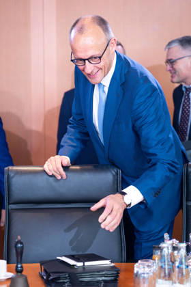 61st Meeting of the Federal Cabinet – Latest News, October 7, 2026, Berlin, Federal Chancellor Friedrich Merz (CDU) upon arrival in the Cabinet Chamber; he carries his documents to his seat ahead of the Cabinet meeting; Federal Cabinet meeting at the Federal Chancellery in Berlin, Berlin, Germany