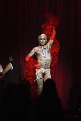 Mario Vaquerizo Presents the Musical *Cabaret* in Madrid Mario Vaquerizo during the press preview of the musical *Cabaret* at Espacio Delicias on October 7, 2026, in Madrid, Spain. The artist will take on this iconic role starting October 9 at an even more immersive venue. CELEBRITIES MUSIC CABARET MUSICAL Madrid Madrid Spain  Copyright: xJosexVelascox 7826069