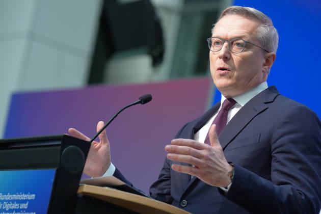 Statement by the Federal Minister for Digital Affairs on Government Modernization: Dr. Karsten Wildberger, Minister for Digital Affairs, is pictured reinforcing his remarks with gestures and facial expressions during his statement on the Cabinet’s decision regarding the report on one year of government modernization, Berlin, October 7, 2026, Berlin, Berlin, Germany