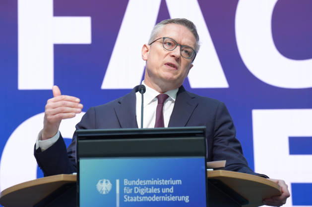 Statement by the Federal Minister for Digital Affairs on Government Modernization: Dr. Karsten Wildberger, Minister for Digital Affairs, is pictured reinforcing his remarks with gestures and facial expressions during his statement on the Cabinet’s decision regarding the report on one year of government modernization, Berlin, October 7, 2026, Berlin, Berlin, Germany