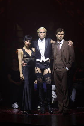 Mario Vaquerizo Presents the Musical *Cabaret* in Madrid Artist Laia Prats, Mario Vaquerizo, and actor José Pastor during the press preview of the musical *Cabaret* at Espacio Delicias on October 7, 2026, in Madrid, Spain. The artist will take on this iconic role starting October 9 at an even more immersive venue. CELEBRITIES MUSIC CABARET MUSICAL Madrid Madrid Spain  Copyright: xJosexVelascox 7826180