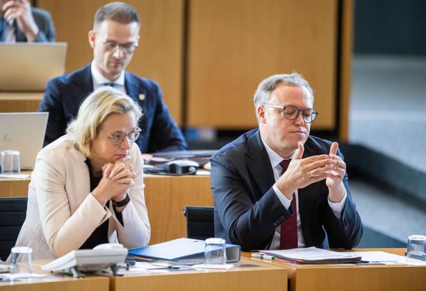 8 THURINGIAN STATE PARLIAMENT 55TH PLENARY SESSION ** FOR EDITORIAL USE ONLY ** EDITORIAL USE ONLY ** Oct. 7, 2026, Erfurt, Thuringian State Parliament, 8th Legislative Term, 55th Plenary Session: Photo featuring Minister-President Mario Voigt (CDU), Katja Wolf of Thuringia Fair, Thuringia’s Minister of Finance and Deputy Minister-President, Germany, Thu Copyright: SaschaxFromm doc87xbt5d7jtuyx0l1nd0 ,EDITORIAL USE ONLY Copyright: SaschaxFromm