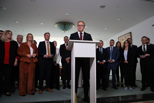 Thuringian State Parliament: Statement by Minister-President Mario Voigt (CDU), October 7, 2026, Erfurt, Thuringian State Parliament, Statement by Minister President Mario Voigt (CDU); he has withdrawn the lawsuit and accepts the revocation of his doctoral degree; he is issuing this statement on behalf of the entire parliamentary caucus, which is standing behind him symbolically