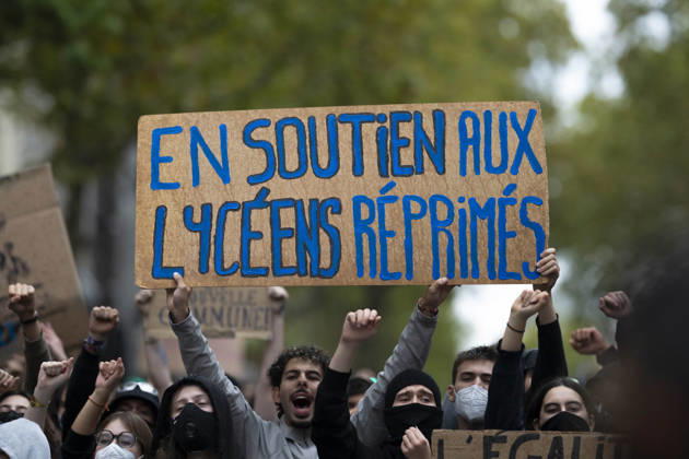 Students Demonstration outside Science Po Paris Students on Boulevard Saint Germain during a demonstration outside Science Po in Paris, France on October 7 2026 in support of high school students. Photo by Eliot Blondet ABACAPRESS.COM Paris France  Copyright: xBlondetxEliot ABACAx