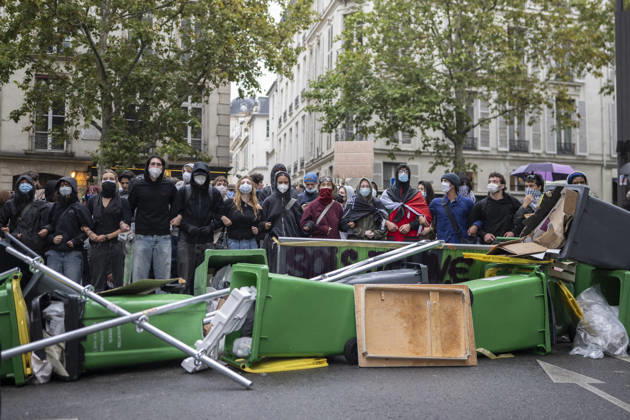 Students Demonstration outside Science Po Paris Students on Boulevard Saint Germain during a demonstration outside Science Po in Paris, France on October 7 2026 in support of high school students. Photo by Eliot Blondet ABACAPRESS.COM Paris France  Copyright: xBlondetxEliot ABACAx